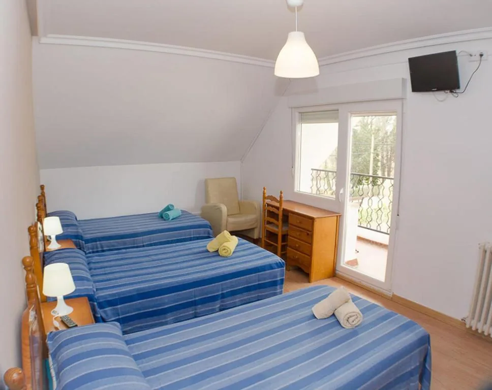 Camera tripla con bagno privato — Hostal Los Calatravos