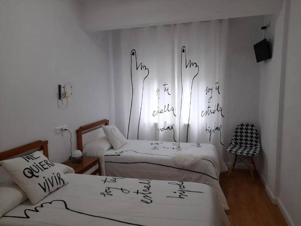 Twin Room — Hostal "Los Chanos el Ruso"