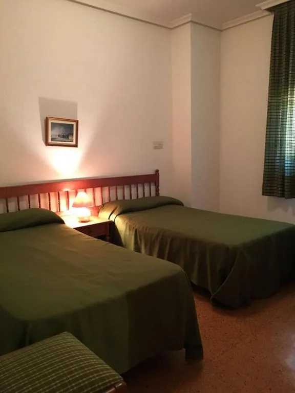 Quarto com cama de casal — Hostal Los Chopos