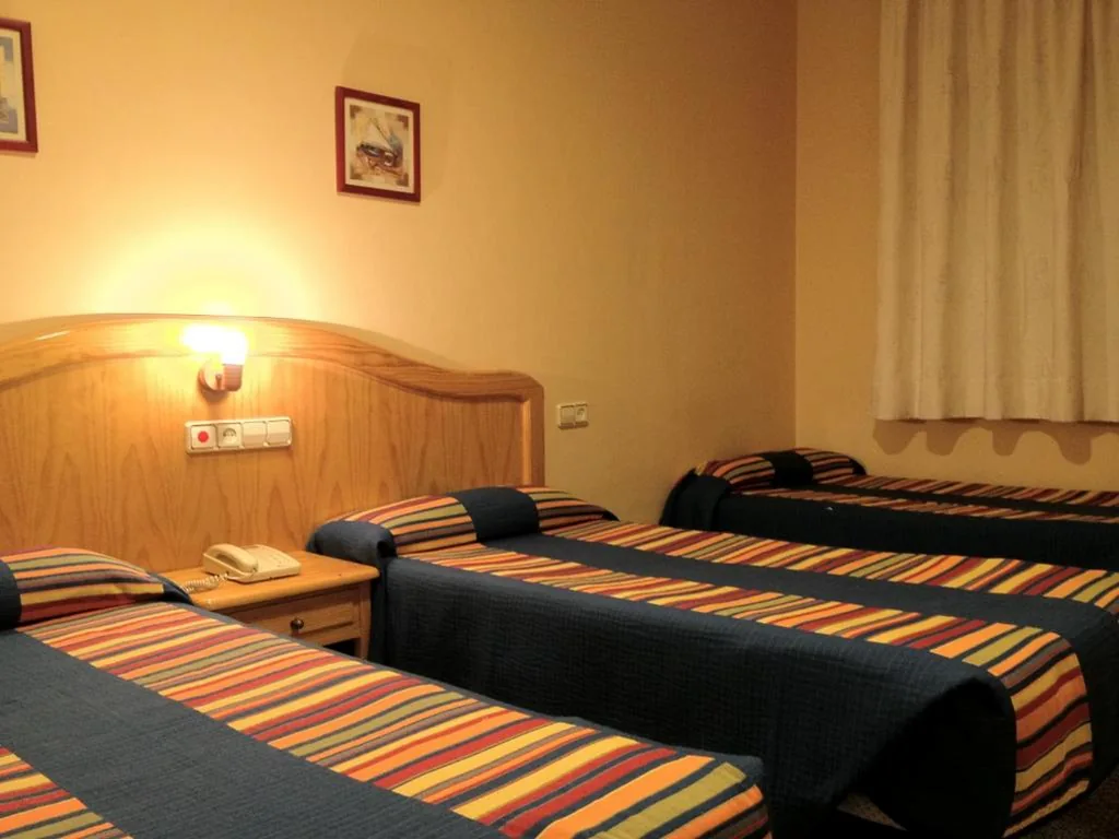 Camera Tripla — Hostal Los Corchos