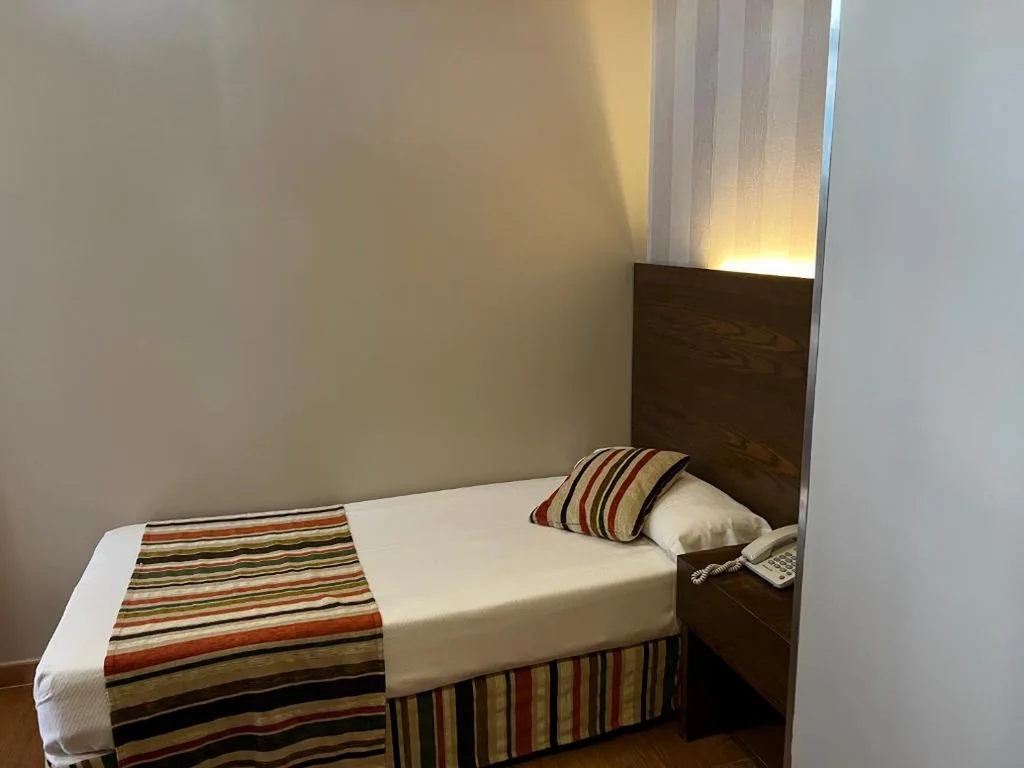 Quarto Individual — Hostal Los Coronales