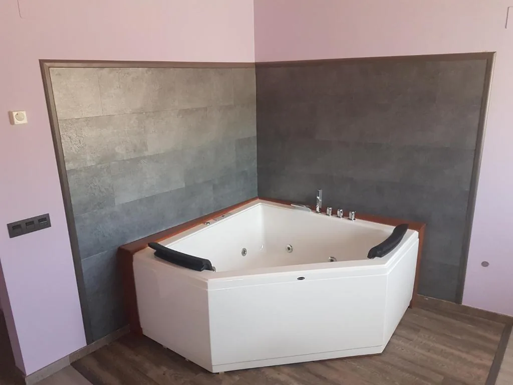 Vierbettzimmer mit Whirlpool — Hostal los Esquiladores
