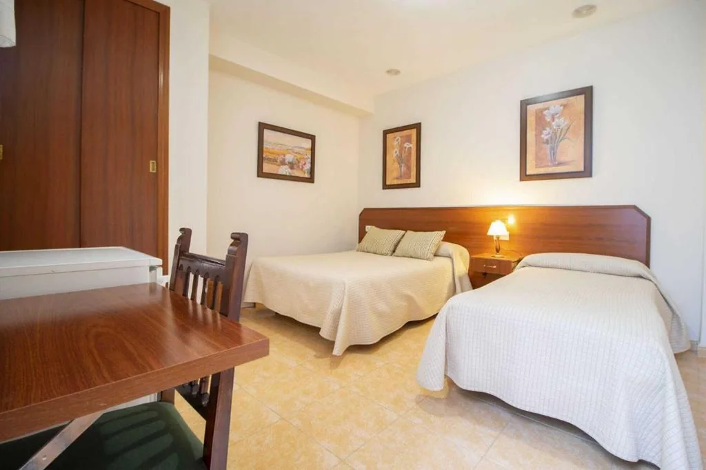 Komfort-Dreibettzimmer — Hostal los Gallos