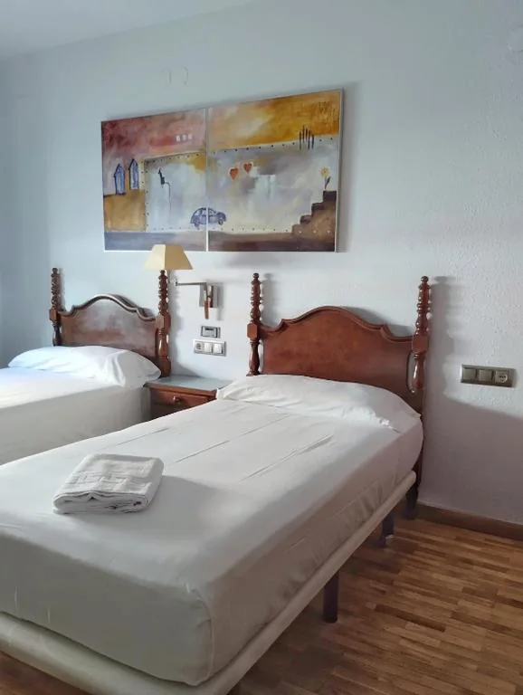 Doppelzimmer mit 2 Betten — Hostal Los Infantes