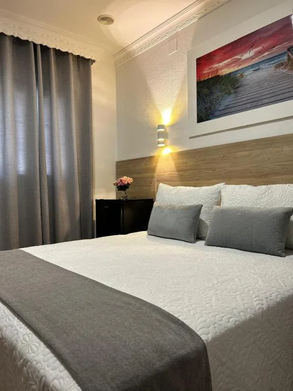 Standardzimmer – 1 großes Bett — Hostal Los Mellizos