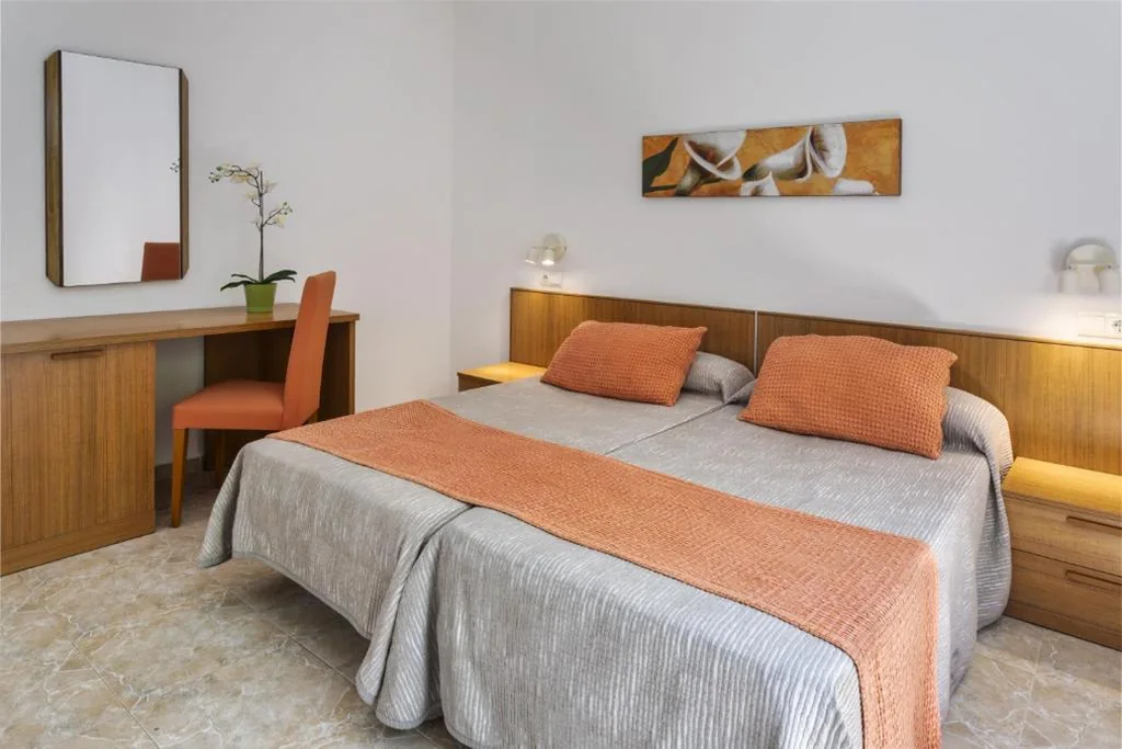 スタンダードダブルルーム — Hostal Los Pinos