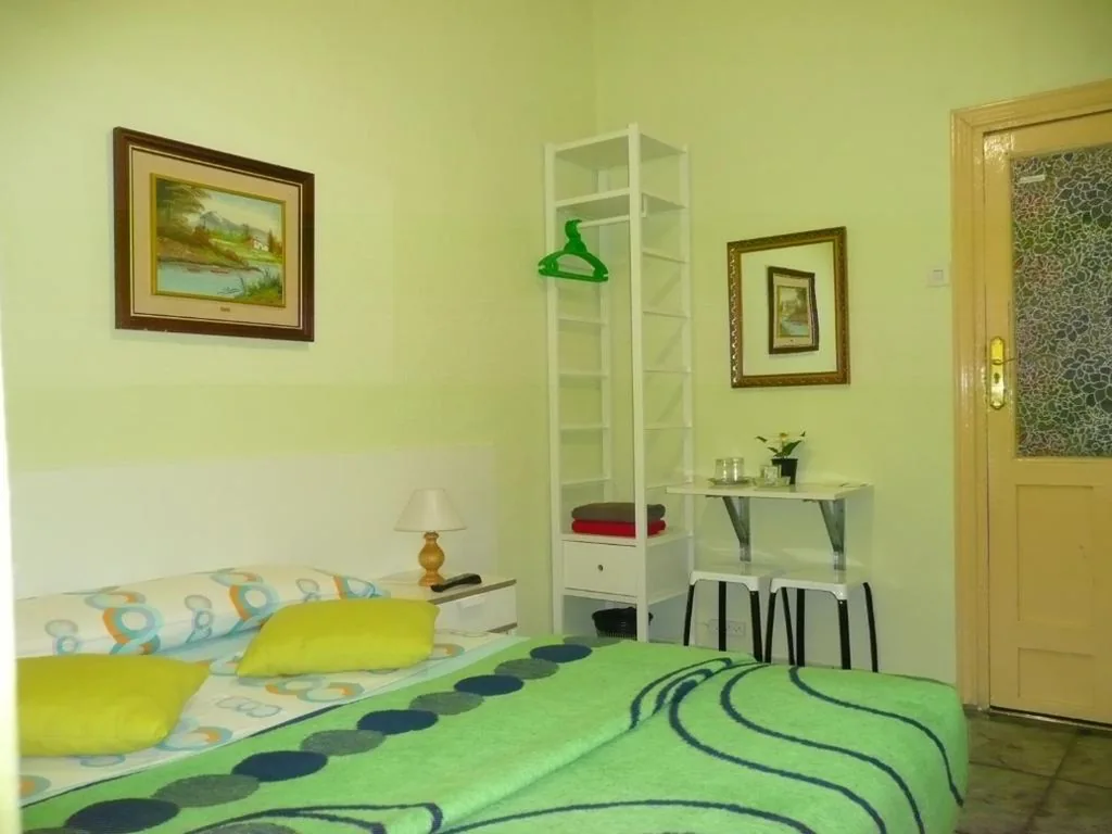 Quarto Duplo com casa de banho partilhada — Hostal Loyola