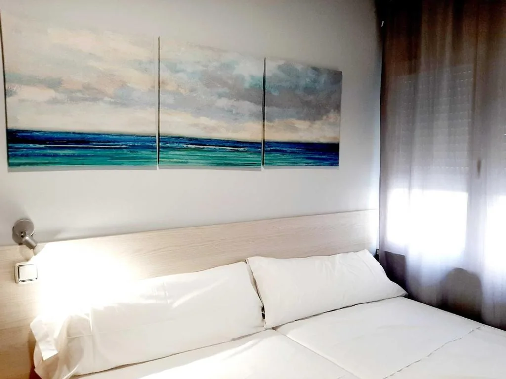 Doppelzimmer mit 2 Betten — Hostal Lucia by gaiarooms