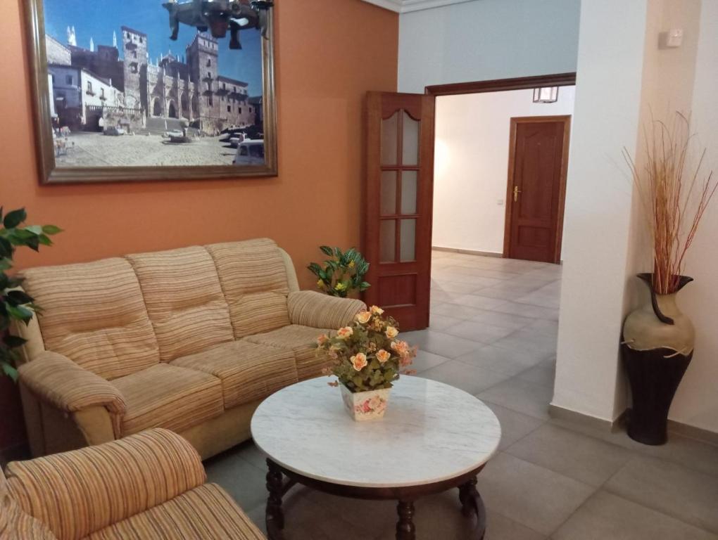 HOSTAl LUJUAN