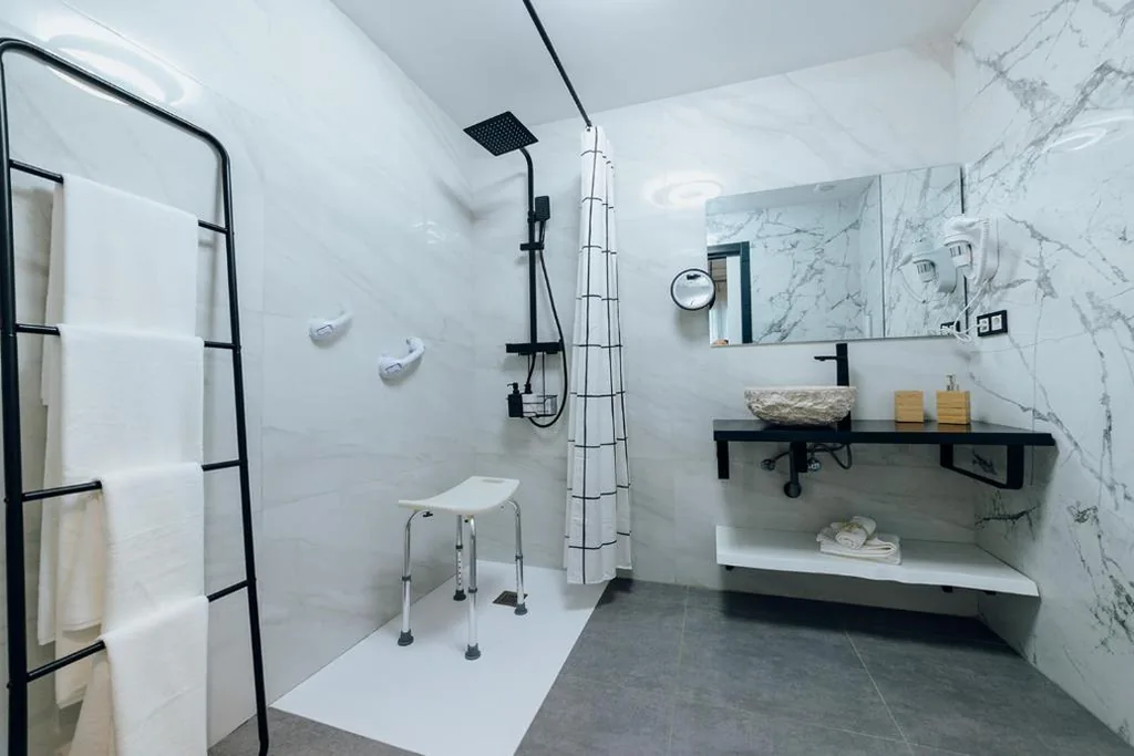 Habitación Doble adaptada para personas con movilidad reducida — HOSTAL LUXURY NIT I DIA