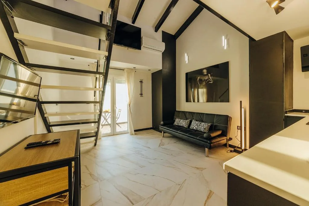 Suite Deluxe con terraza y vistas al mar — HOSTAL LUXURY NIT I DIA