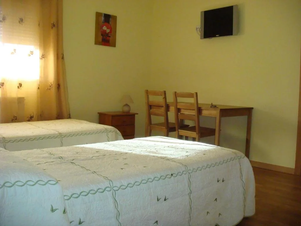 Habitación Doble - 2 camas — Hostal Madrid Paris