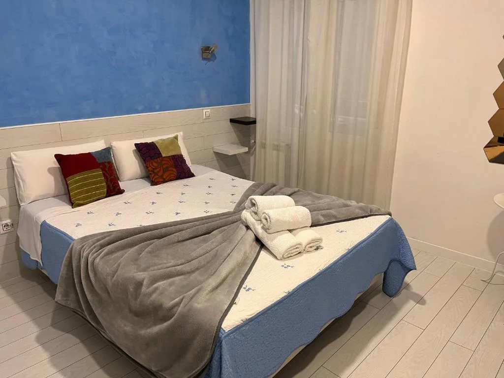 Habitación Triple Clásica — Hostal Madrid Star