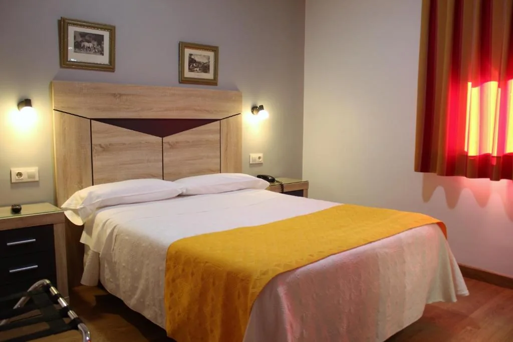 Alojamiento Doble Exterior — Hostal Madrid