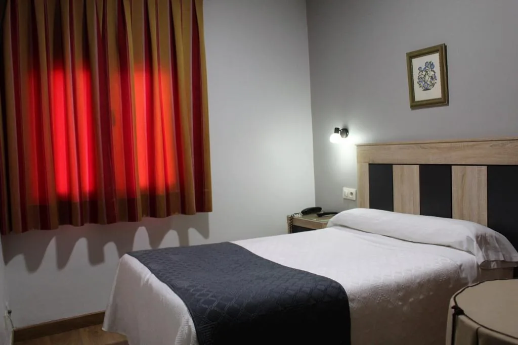 Habitación Individual - Exterior — Hostal Madrid