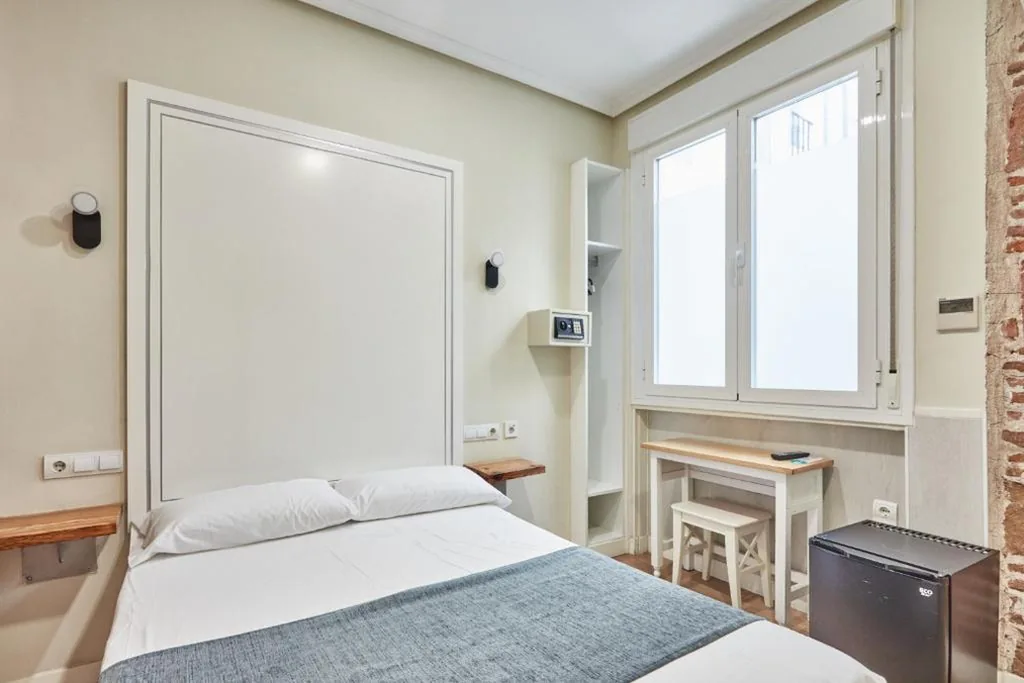 Habitación Doble Interior Pequeña — Hostal Madrid
