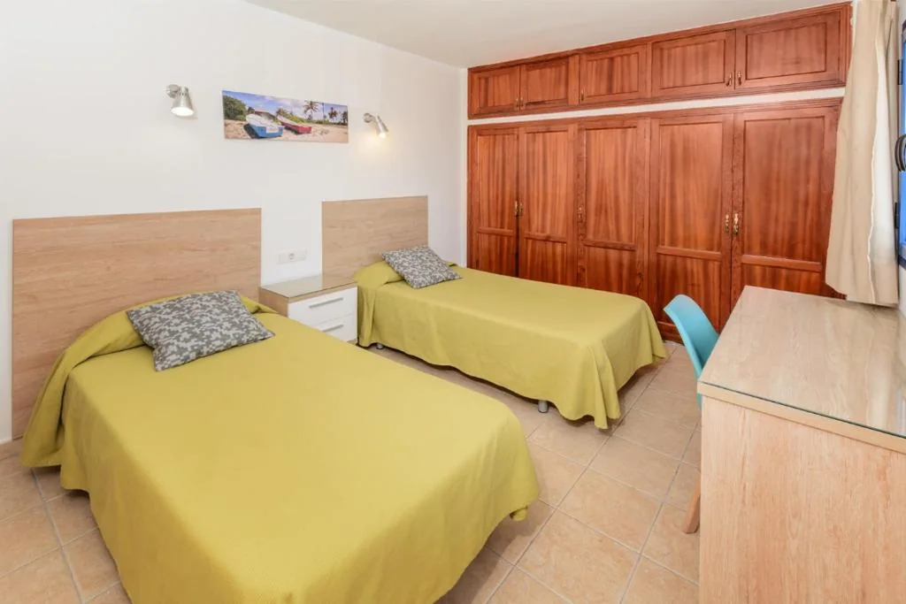 Doppelzimmer mit Gemeinschaftsbad – 1 oder 2 Betten — Hostal Magec