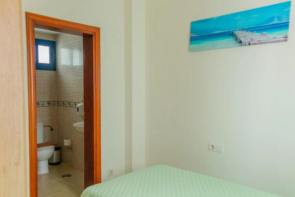Einzelzimmer mit eigenem Bad — Hostal Magec