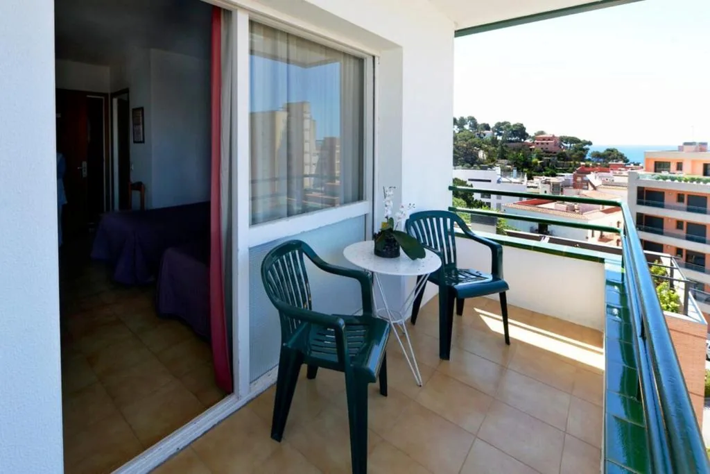 Camera doppia con balcone — Hostal Magnolia