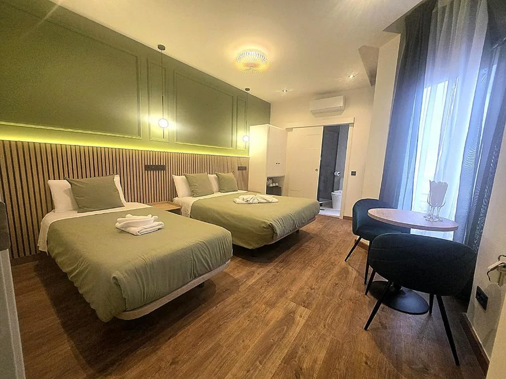 Doppelzimmer mit Zustellbett — Hostal Main Street Madrid