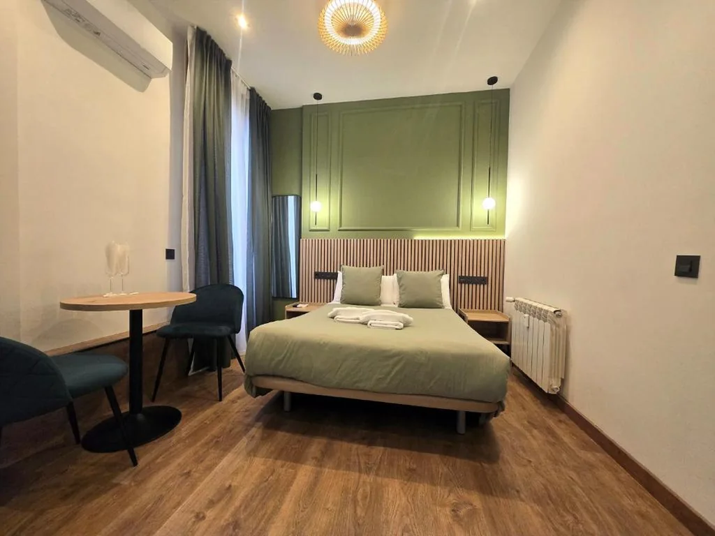 Kleines innenliegendes Doppelzimmer — Hostal Main Street Madrid