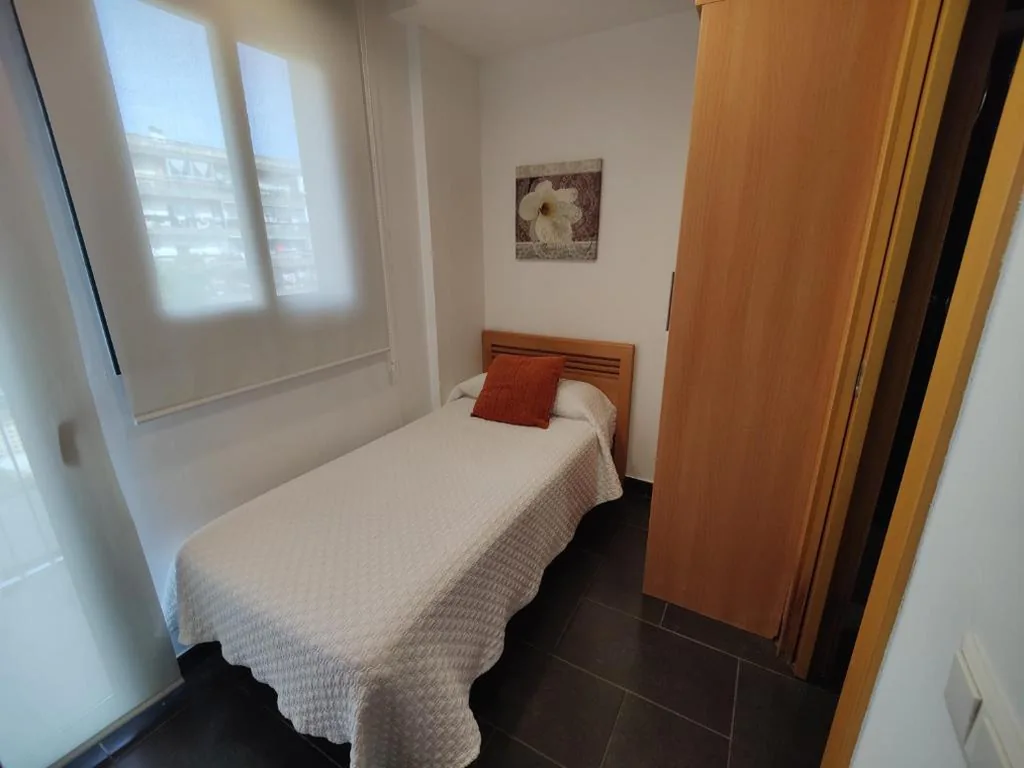 Einzelzimmer mit eigenem Bad — Hostal Manel