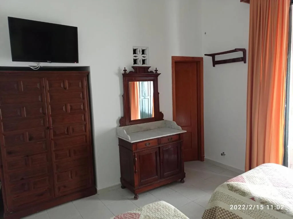 Doppelzimmer mit Balkon – 2 Betten — Hostal Manolo