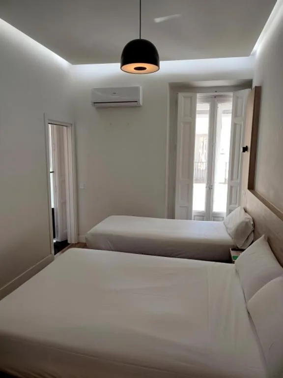 Dreibettzimmer — Hostal Manuela by gaiarooms