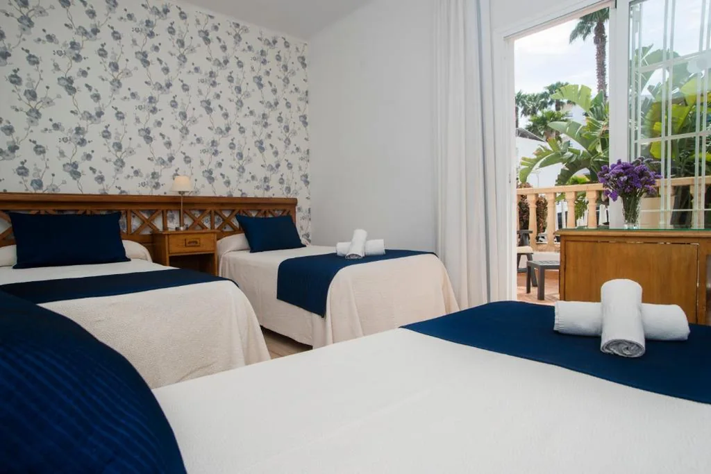 Camera matrimoniale (2 adulti + 1 bambino) - 1 o 2 letti — Hostal Mar y Huerta