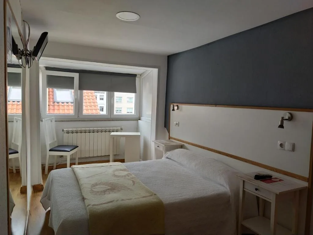 Large Double Room — Hostal Mara