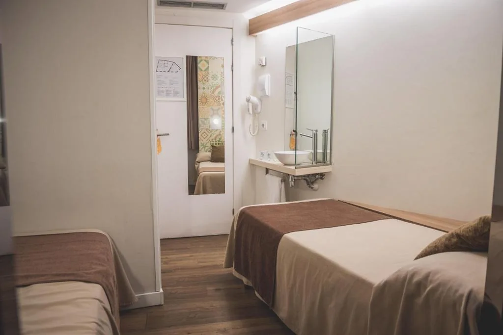 Twin Room — Hostal Marenostrum