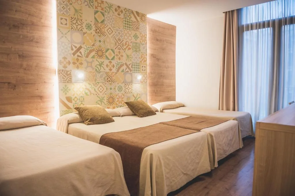 Family Room — Hostal Marenostrum