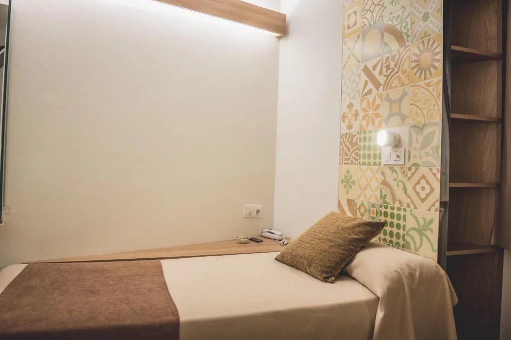 Single Room — Hostal Marenostrum