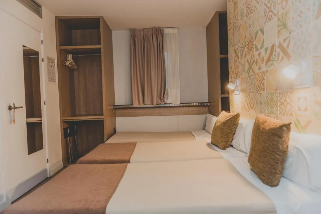 Triple Room — Hostal Marenostrum