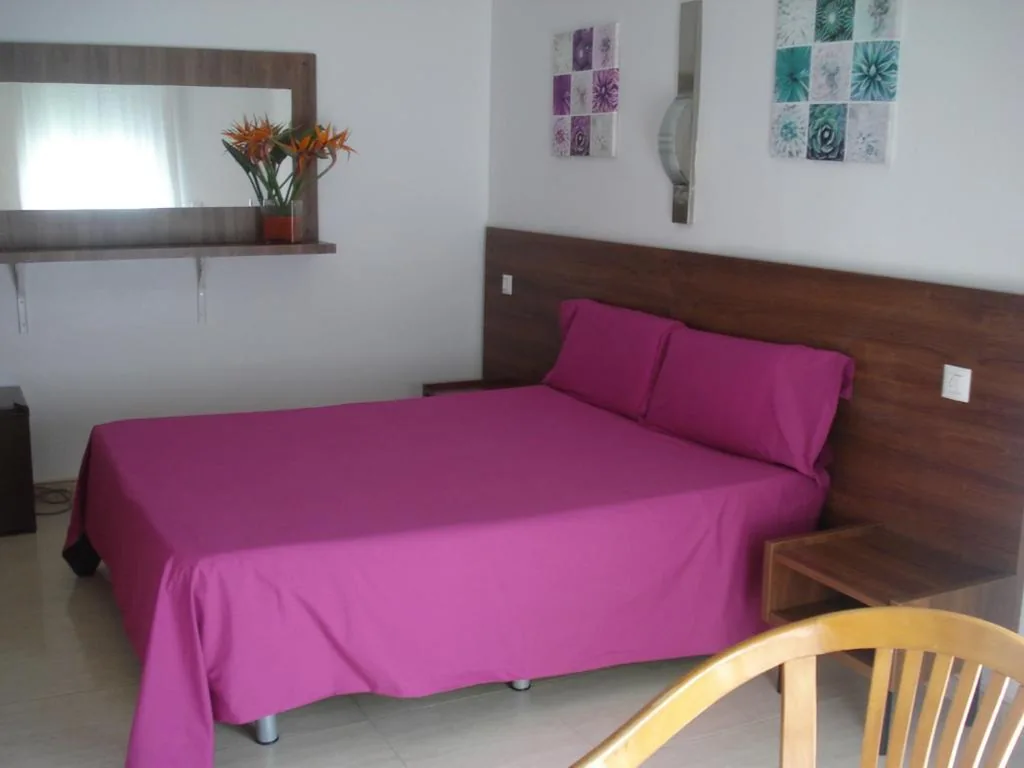 Doppelzimmer mit eigenem Bad – 1 oder 2 Betten — Hostal Margarita