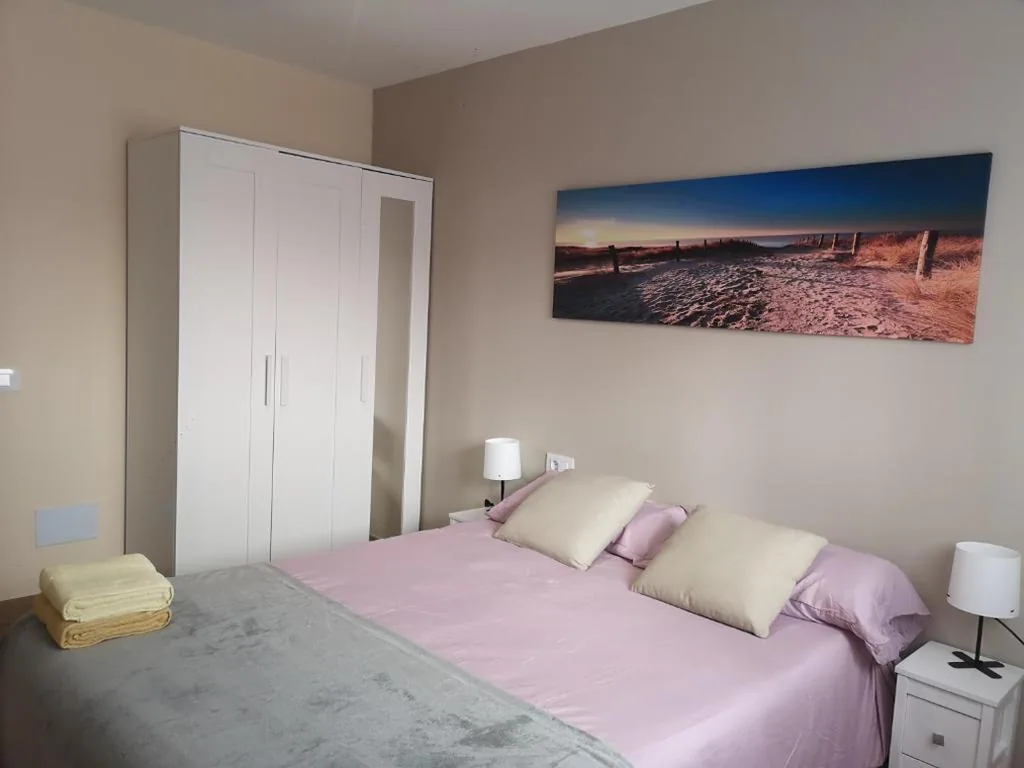 Camera doppia Standard con bagno in comune — Hostal Mari en La Laguna, alquiler habitación privada en hostal, 6 habitaciones cerca de la universidad y aeropuerto Norte, 3 baños compartidos