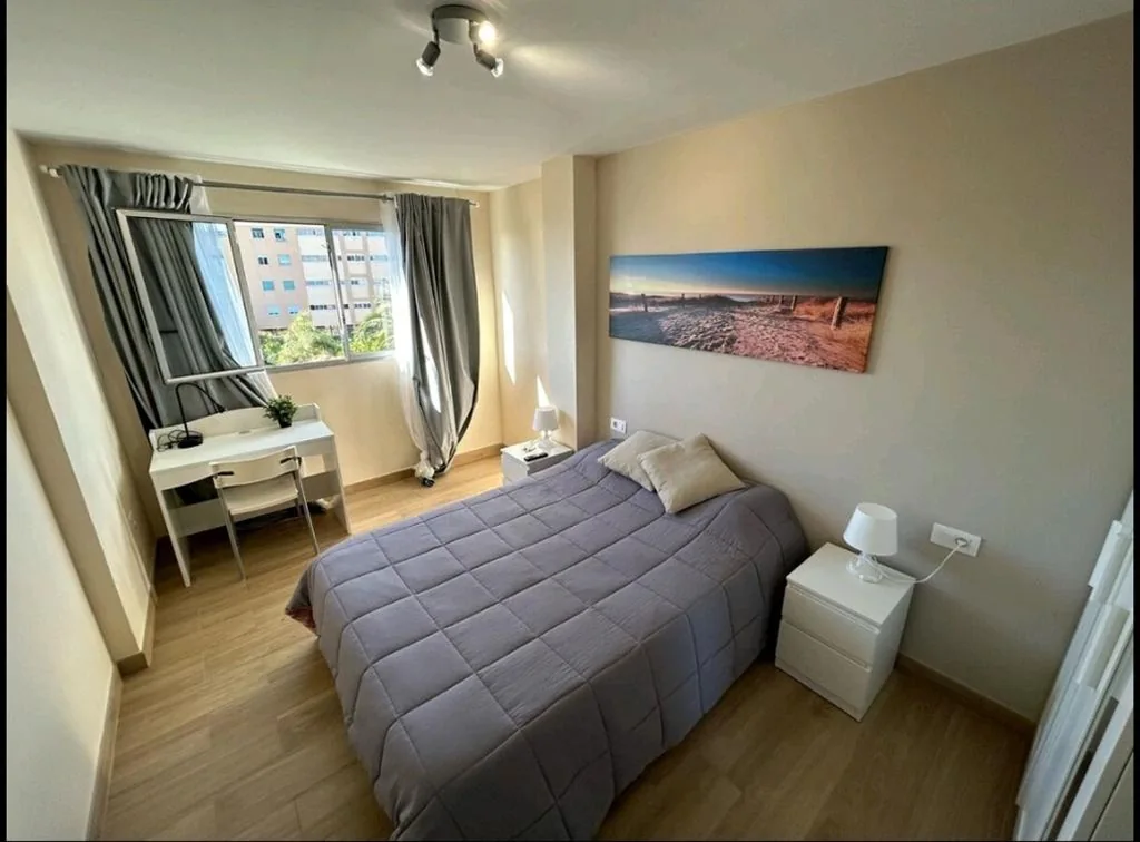 Camera doppia — Hostal Mari en La Laguna, alquiler habitación privada en hostal, 6 habitaciones cerca de la universidad y aeropuerto Norte, 3 baños compartidos