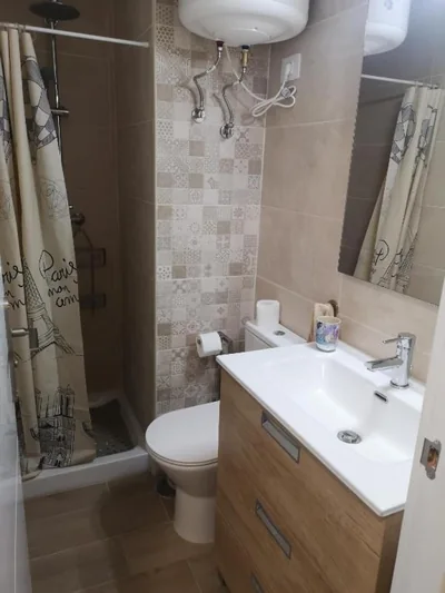 Hostal Mari en La Laguna, alquiler habitación privada en hostal, 6 habitaciones cerca de la universidad y aeropuerto Norte, 3 baños compartidos — foto 3