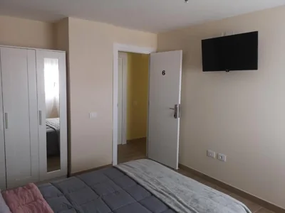 Hostal Mari en La Laguna, alquiler habitación privada en hostal, 6 habitaciones cerca de la universidad y aeropuerto Norte, 3 baños compartidos — foto 5