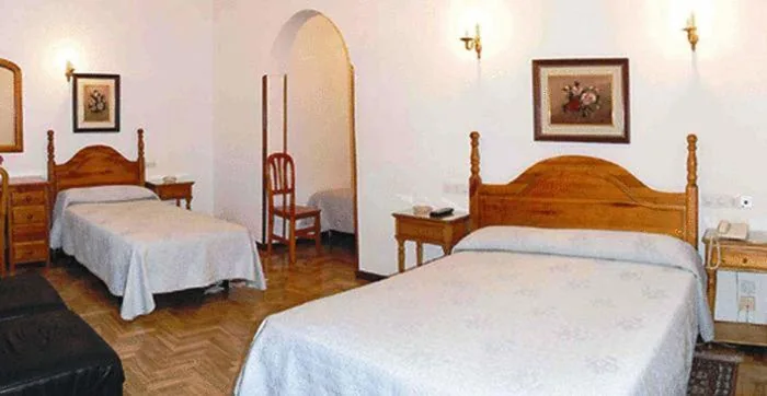 Camera Tripla — Hostal Maria Cristina