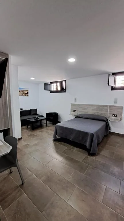 Habitación Triple — Hostal Maria Jose