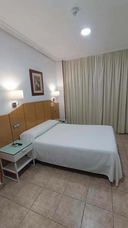 Habitación Doble — Hostal Maria Ronda