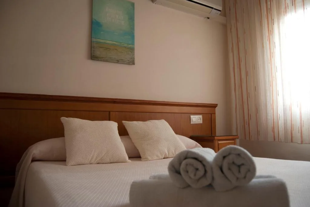Camera doppia - 1 o 2 letti — Hostal Maribel