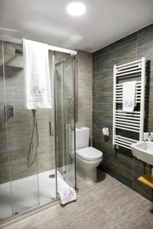 Habitación Doble con cama supletoria — Hostal Maribel