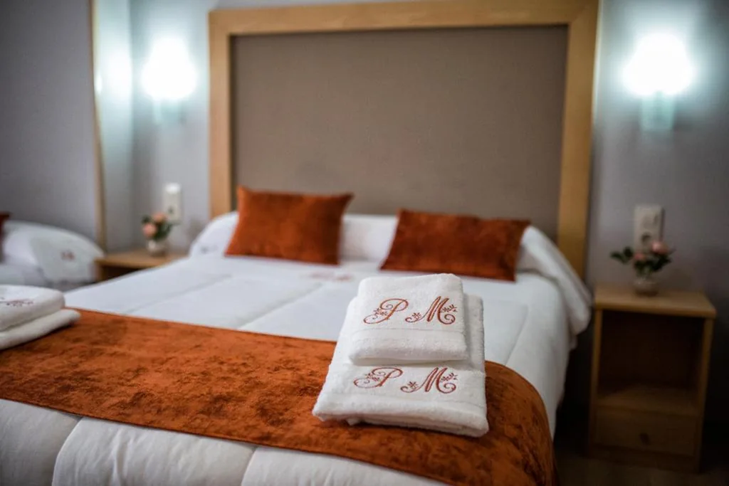 Habitación Familiar con baño privado — Hostal Maribel