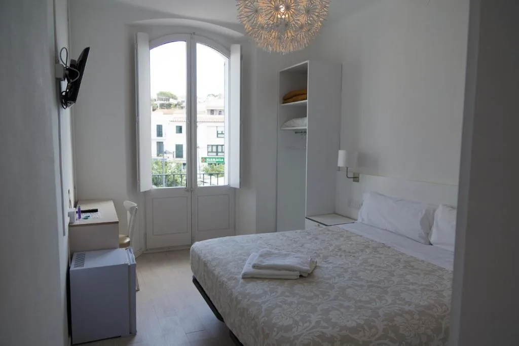 Quarto Duplo com terraço - 1 ou 2 camas — Hostal Marina Cadaqués