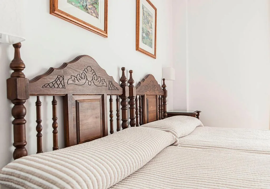 Quarto Duplo Económico - 2 camas — Hostal Marissal by Dorobe
