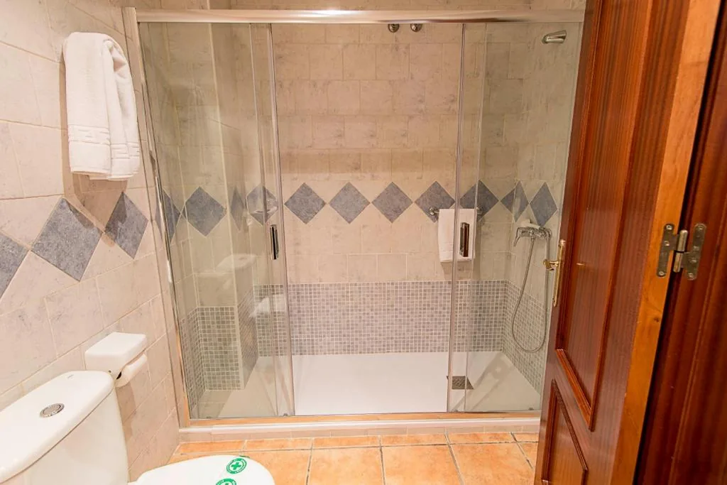 Quarto Duplo — Hostal Marissal by Dorobe