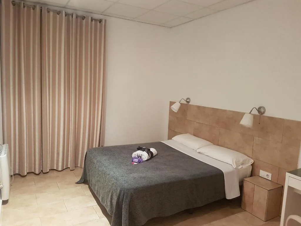 Doppelzimmer mit Balkon — Hostal Martinval