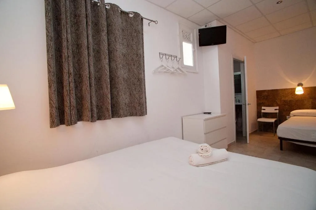 Economy-Dreibettzimmer — Hostal Martinval